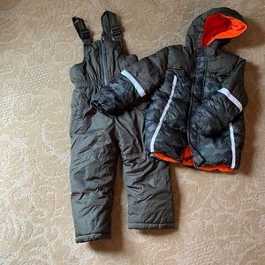 Boys size 4t snow suit